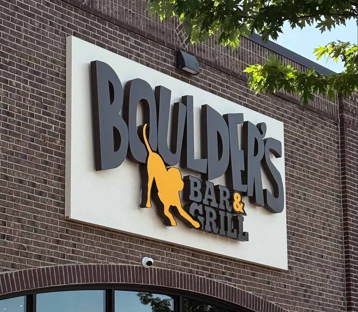 Boulder's Bar and Grill 2